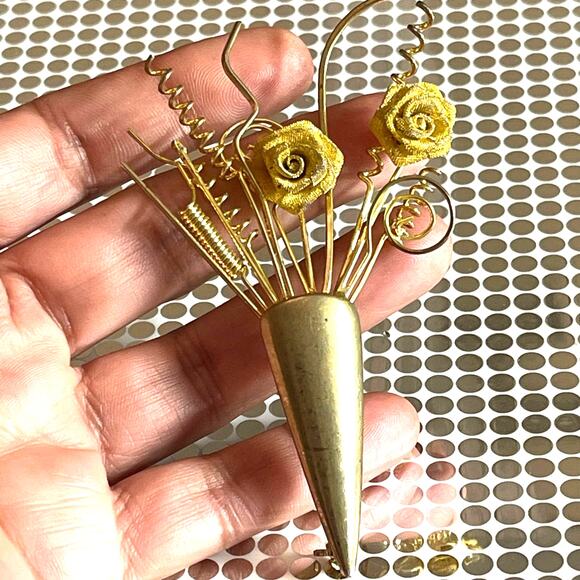 Vintage Gold Tone Floral Arrangement Shaped Brooch Lapel Pin B #18 - Picture 1 of 8